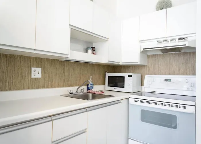 Hotel near College: 750 Saint-Joseph